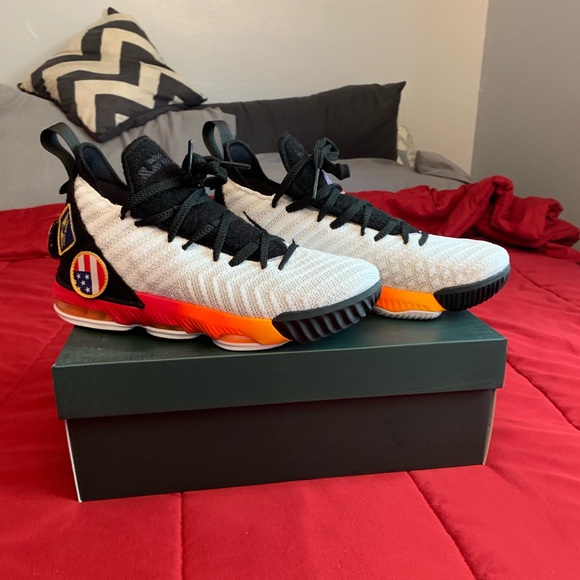 Lebron XVI - Picture 2 of 6